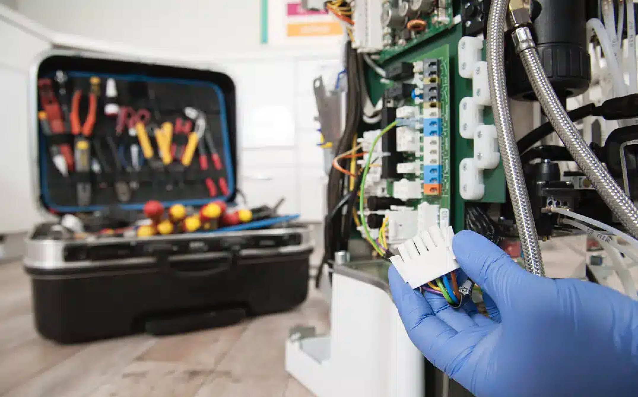 Thiết bị nha khoa hỏng hóc: Chi phí thực sự và cách phòng ngừa hiệu quả